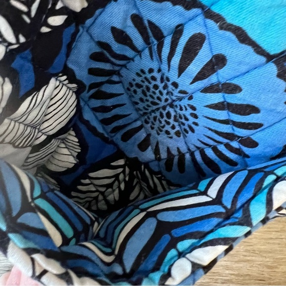 VERA BRADLEY Blue Bayou 2014 Sport Duffel 2 Handle Trolly Sleeve White Floral - Picture 4 of 13